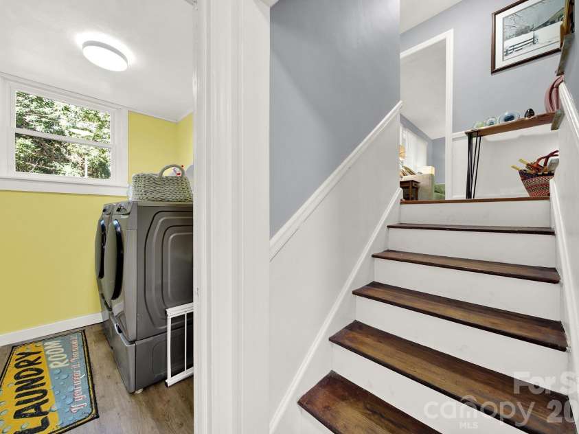 2311 Laurelwood Circle, Charlotte, NC 28214.  MLS# CAR4401523, YatesRealty ID 38874. 