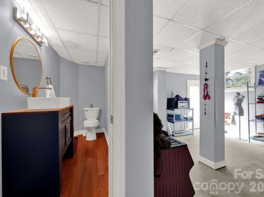2311 Laurelwood Circle, Charlotte, NC 28214.  MLS# CAR4401523, YatesRealty ID 38874. 