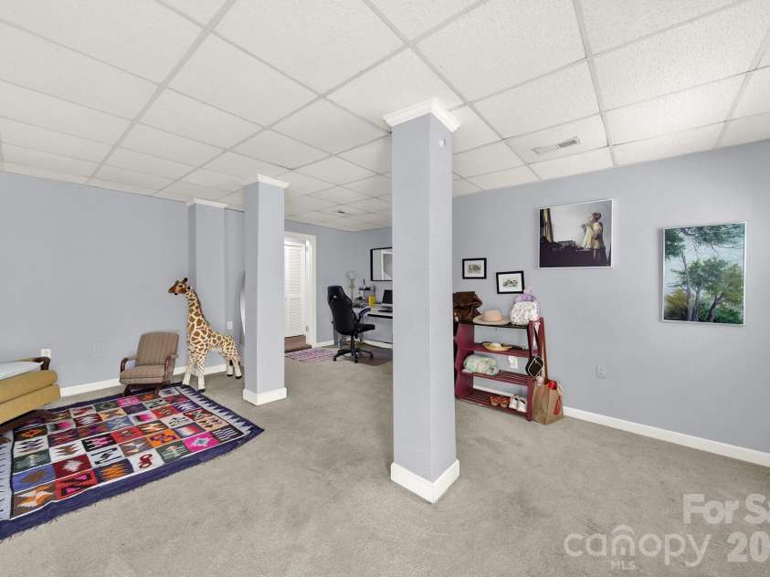 2311 Laurelwood Circle, Charlotte, NC 28214.  MLS# CAR4401523, YatesRealty ID 38874. 