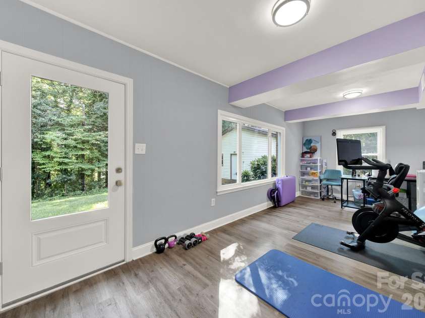 2311 Laurelwood Circle, Charlotte, NC 28214.  MLS# CAR4401523, YatesRealty ID 38874. 