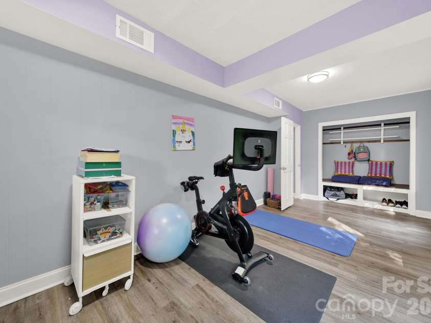 2311 Laurelwood Circle, Charlotte, NC 28214.  MLS# CAR4401523, YatesRealty ID 38874. 