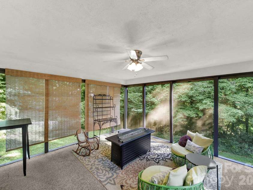 2311 Laurelwood Circle, Charlotte, NC 28214.  MLS# CAR4401523, YatesRealty ID 38874. 