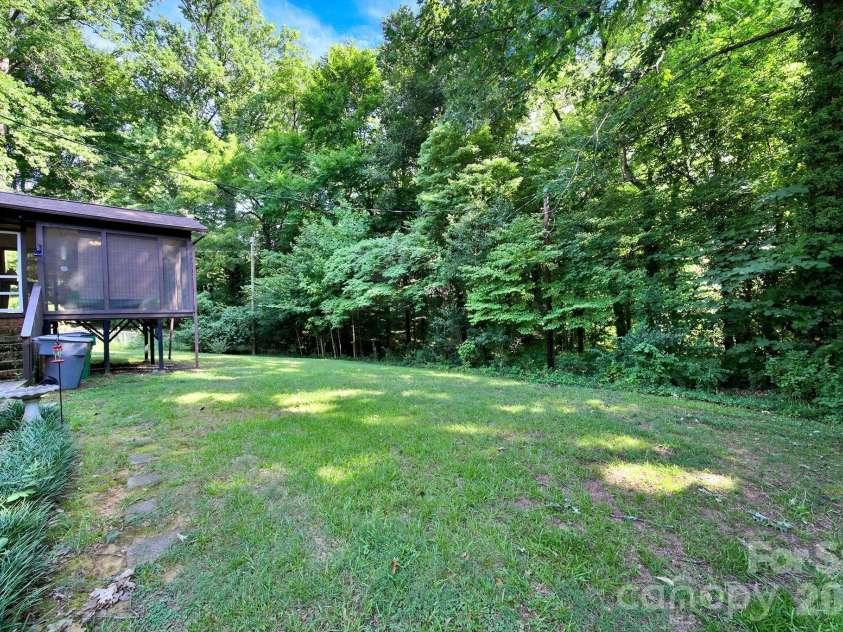 2311 Laurelwood Circle, Charlotte, NC 28214.  MLS# CAR4401523, YatesRealty ID 38874. 
