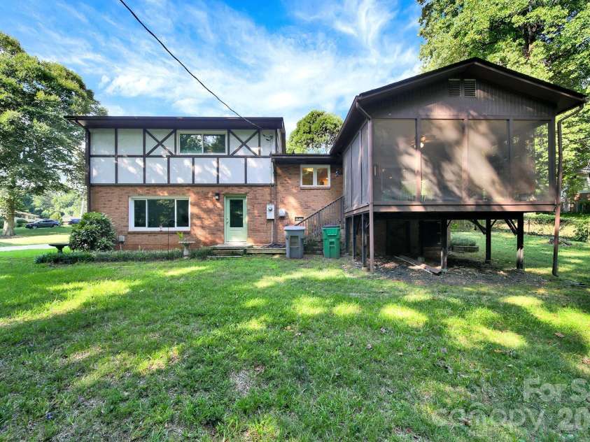 2311 Laurelwood Circle, Charlotte, NC 28214.  MLS# CAR4401523, YatesRealty ID 38874. 