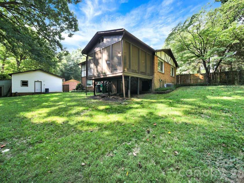 2311 Laurelwood Circle, Charlotte, NC 28214.  MLS# CAR4401523, YatesRealty ID 38874. 