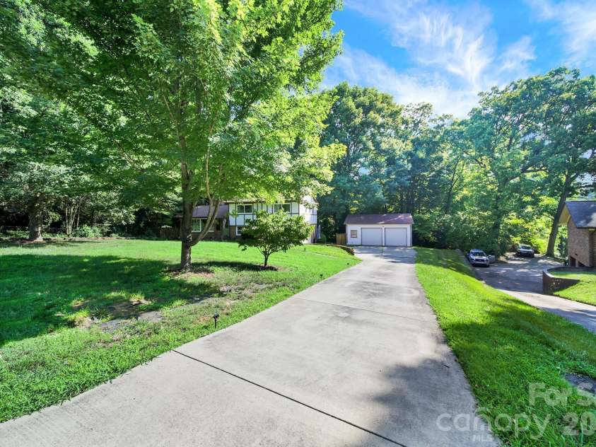 2311 Laurelwood Circle, Charlotte, NC 28214.  MLS# CAR4401523, YatesRealty ID 38874. 