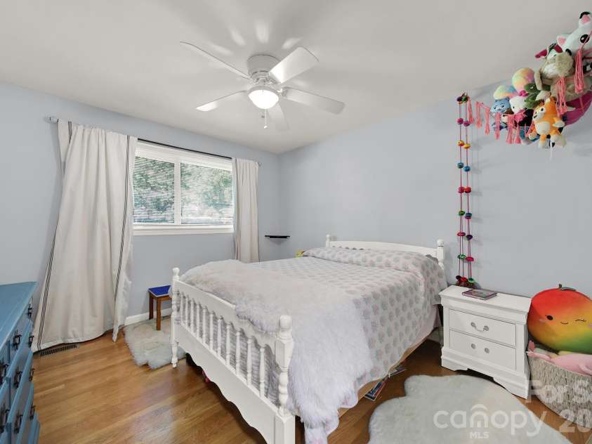 2311 Laurelwood Circle, Charlotte, NC 28214.  MLS# CAR4401523, YatesRealty ID 38874. 