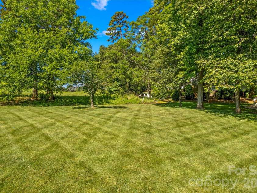 16203 Northstone Drive, Huntersville, NC 28078.  MLS# CAR4400961, YatesRealty ID 38876. Flat backyard