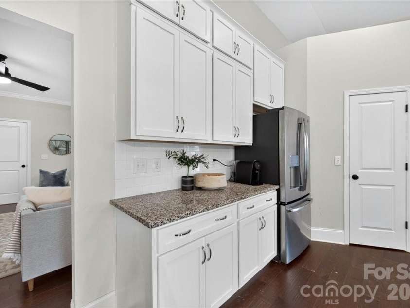 5800 Carmel Road, Charlotte, NC 28226.  MLS# CAR4401755, YatesRealty ID 38877. 