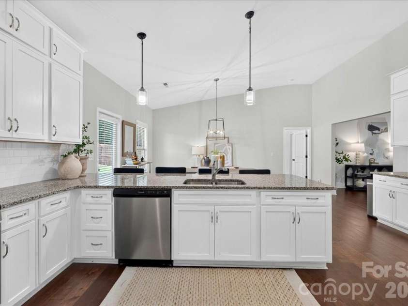 5800 Carmel Road, Charlotte, NC 28226.  MLS# CAR4401755, YatesRealty ID 38877. 