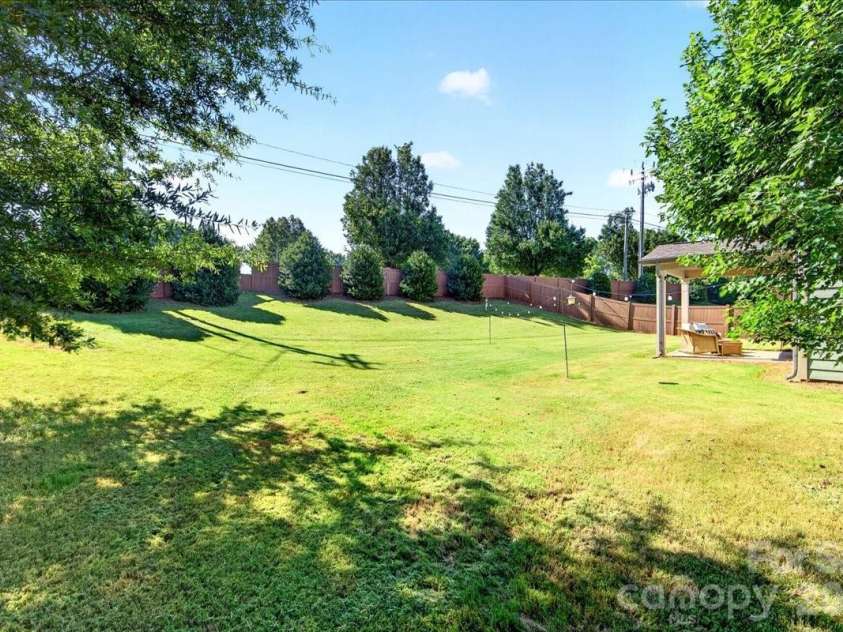 5800 Carmel Road, Charlotte, NC 28226.  MLS# CAR4401755, YatesRealty ID 38877. 