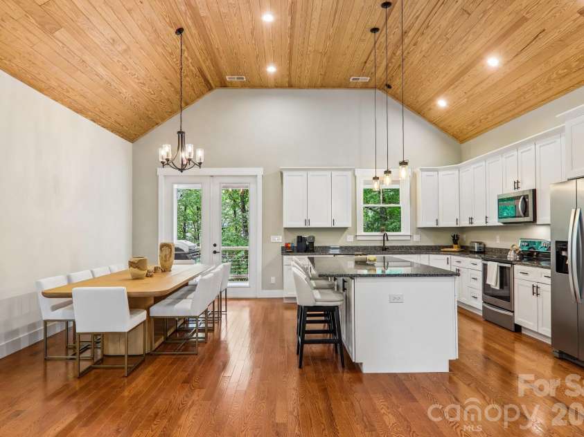 318 Cider Hill Lane, Hendersonville, NC 28792.  MLS# CAR4384067, YatesRealty ID 38882. 