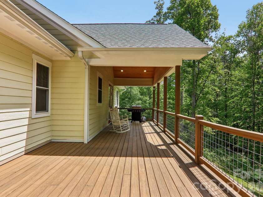 318 Cider Hill Lane, Hendersonville, NC 28792.  MLS# CAR4384067, YatesRealty ID 38882. 