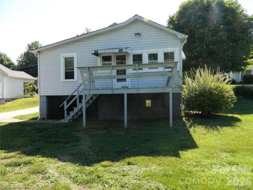 129 Edgebrook Place, Lenoir, NC 28645.  MLS# CAR4395446, YatesRealty ID 38883. 