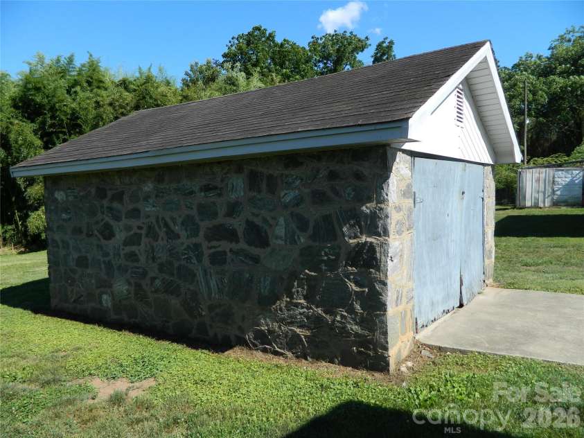 129 Edgebrook Place, Lenoir, NC 28645.  MLS# CAR4395446, YatesRealty ID 38883. 