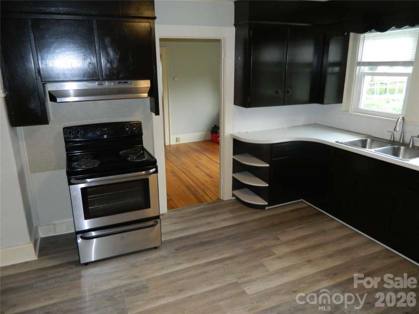 129 Edgebrook Place, Lenoir, NC 28645.  MLS# CAR4395446, YatesRealty ID 38883. 