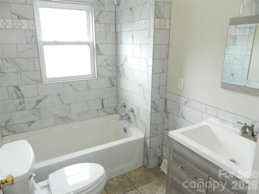 129 Edgebrook Place, Lenoir, NC 28645.  MLS# CAR4395446, YatesRealty ID 38883. 