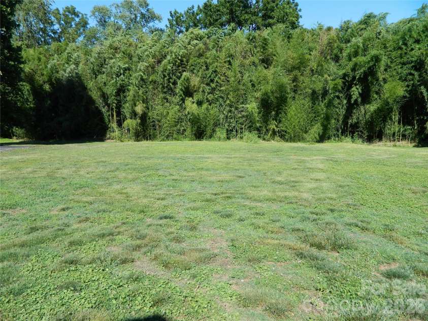 129 Edgebrook Place, Lenoir, NC 28645.  MLS# CAR4395446, YatesRealty ID 38883. 