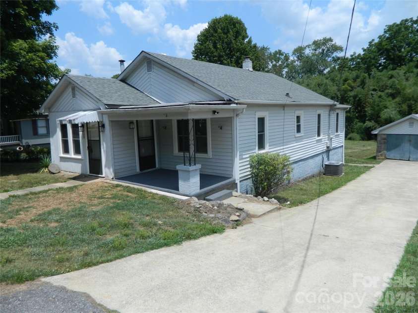 129 Edgebrook Place, Lenoir, NC 28645.  MLS# CAR4395446, YatesRealty ID 38883. 
