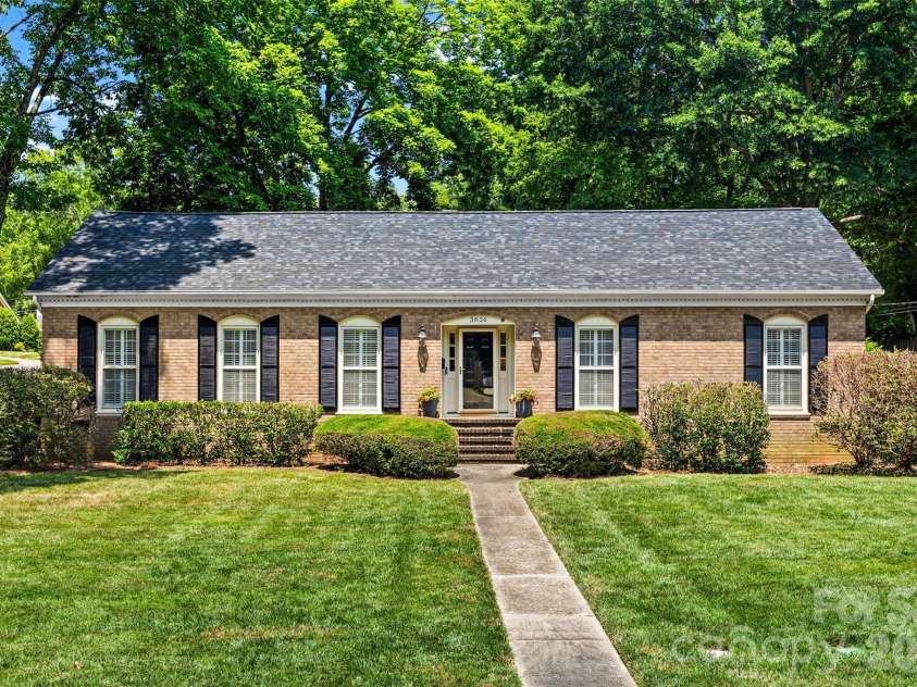 3826 Severn Avenue, Charlotte, NC 28210.  MLS# CAR4399028, YatesRealty ID 38884. 