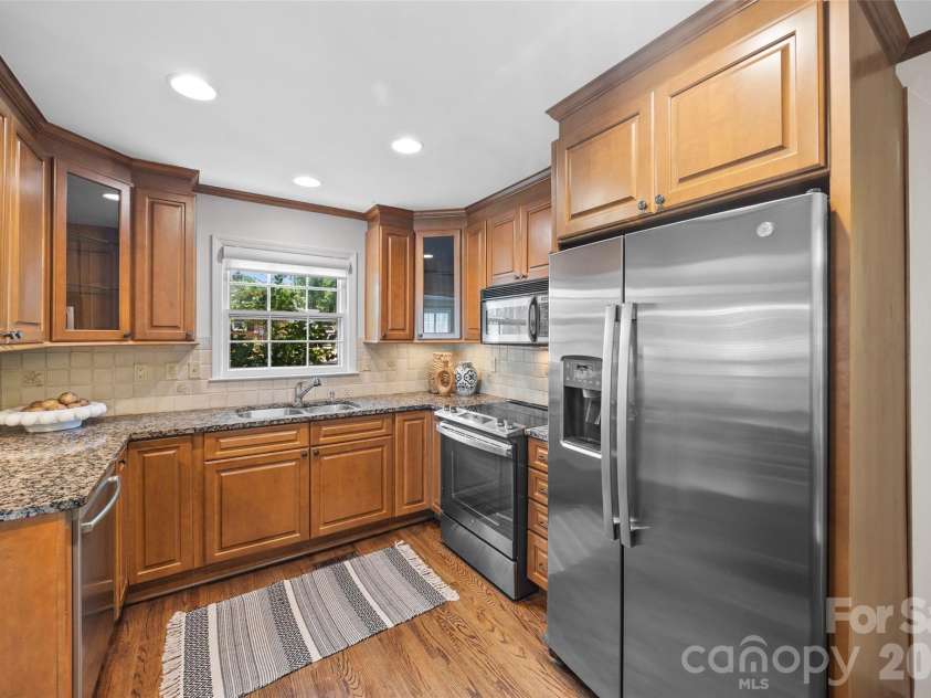 3826 Severn Avenue, Charlotte, NC 28210.  MLS# CAR4399028, YatesRealty ID 38884. 