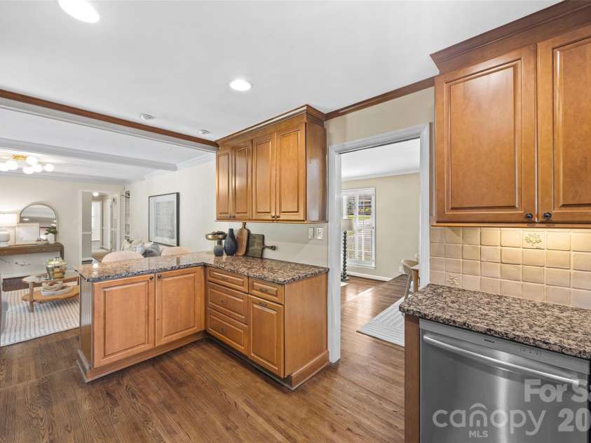 3826 Severn Avenue, Charlotte, NC 28210.  MLS# CAR4399028, YatesRealty ID 38884. 