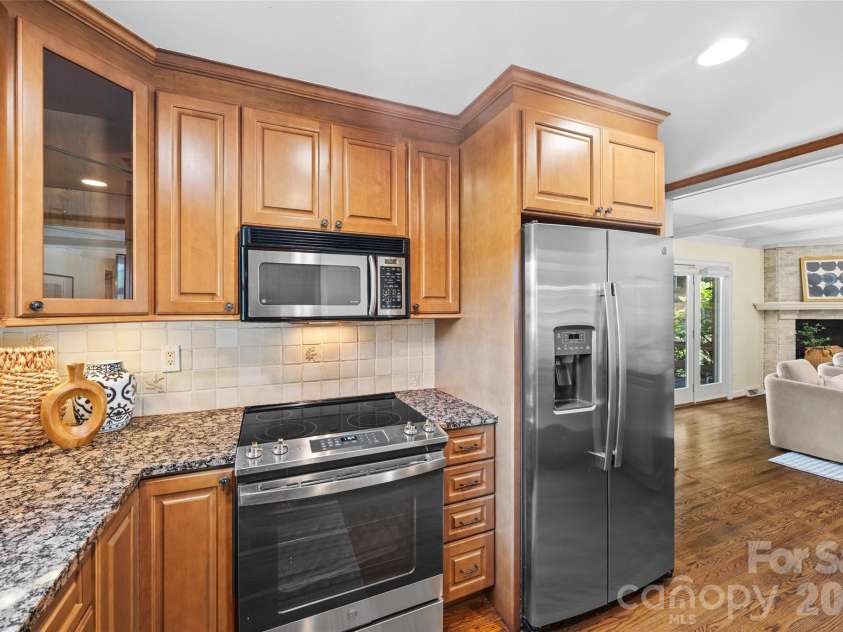 3826 Severn Avenue, Charlotte, NC 28210.  MLS# CAR4399028, YatesRealty ID 38884. 