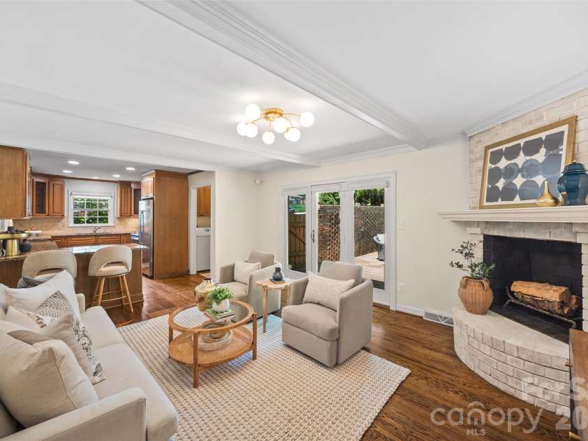 3826 Severn Avenue, Charlotte, NC 28210.  MLS# CAR4399028, YatesRealty ID 38884. 