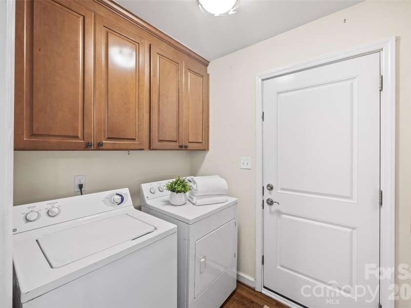 3826 Severn Avenue, Charlotte, NC 28210.  MLS# CAR4399028, YatesRealty ID 38884. 