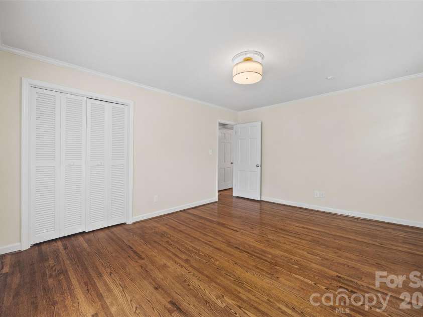3826 Severn Avenue, Charlotte, NC 28210.  MLS# CAR4399028, YatesRealty ID 38884. 