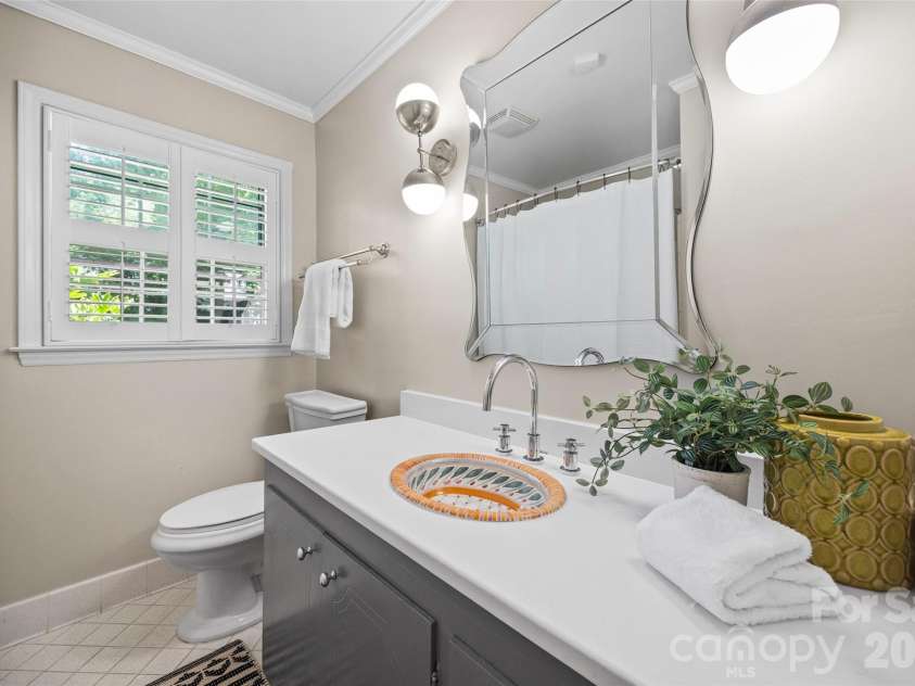 3826 Severn Avenue, Charlotte, NC 28210.  MLS# CAR4399028, YatesRealty ID 38884. 