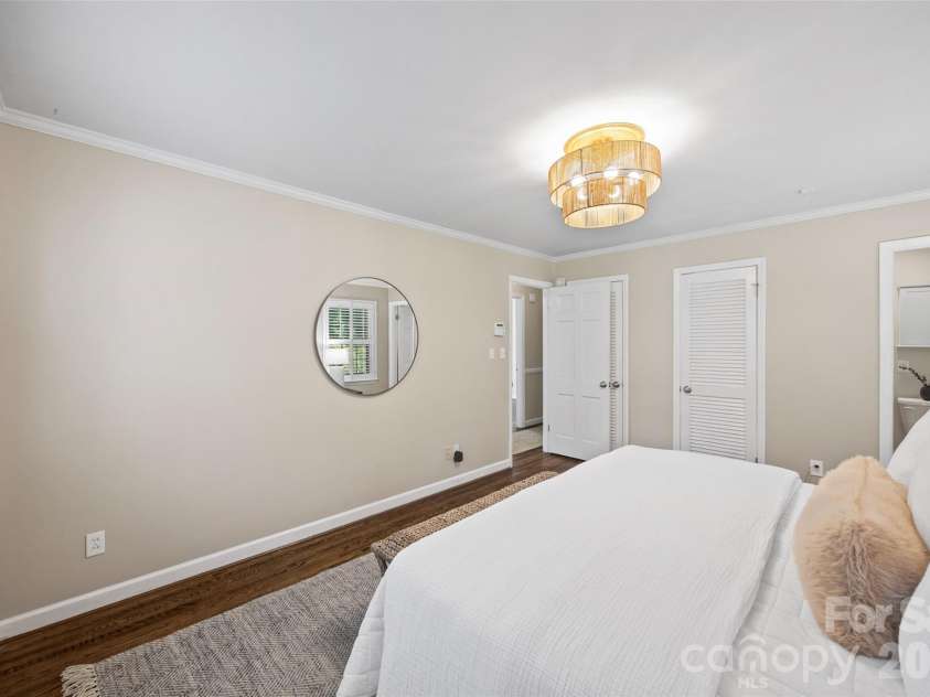 3826 Severn Avenue, Charlotte, NC 28210.  MLS# CAR4399028, YatesRealty ID 38884. 
