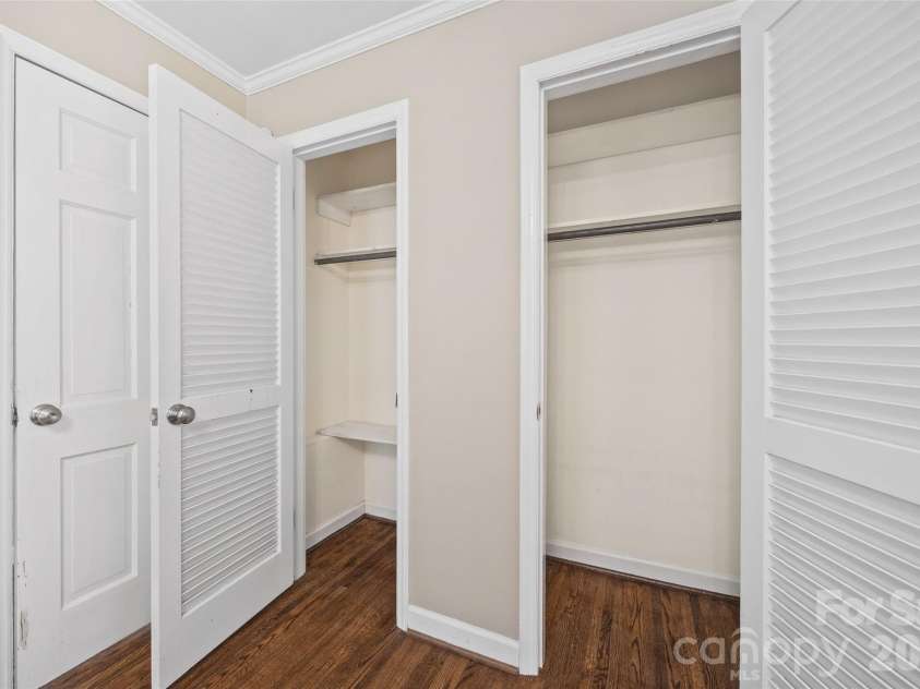 3826 Severn Avenue, Charlotte, NC 28210.  MLS# CAR4399028, YatesRealty ID 38884. 