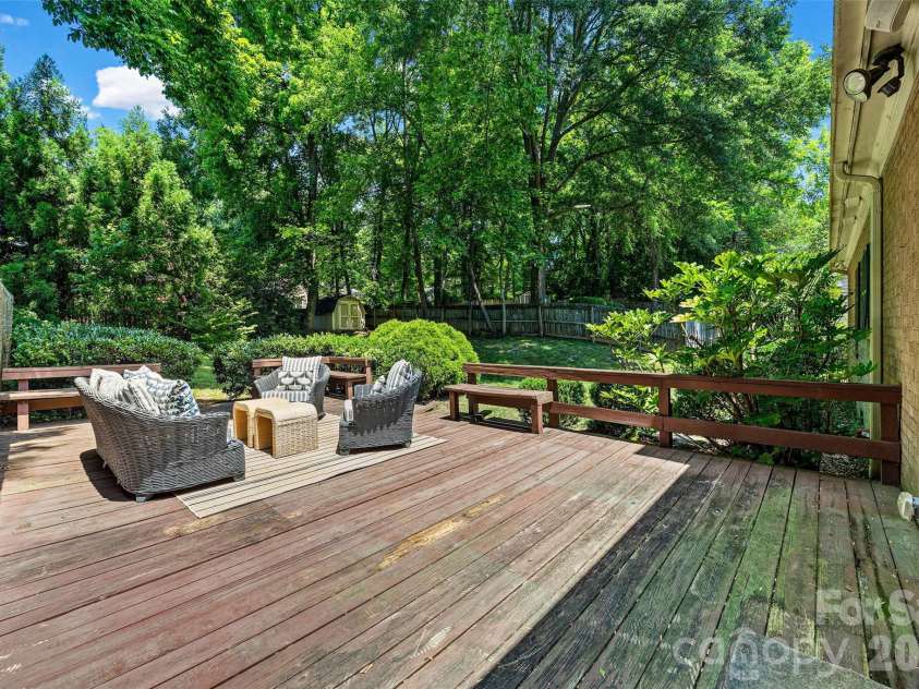 3826 Severn Avenue, Charlotte, NC 28210.  MLS# CAR4399028, YatesRealty ID 38884. 