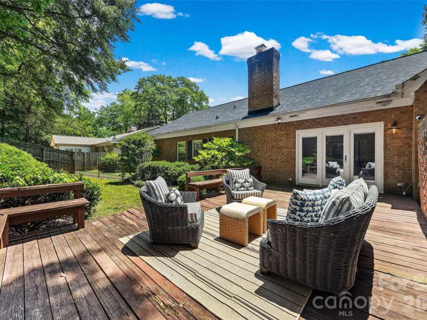 3826 Severn Avenue, Charlotte, NC 28210.  MLS# CAR4399028, YatesRealty ID 38884. 