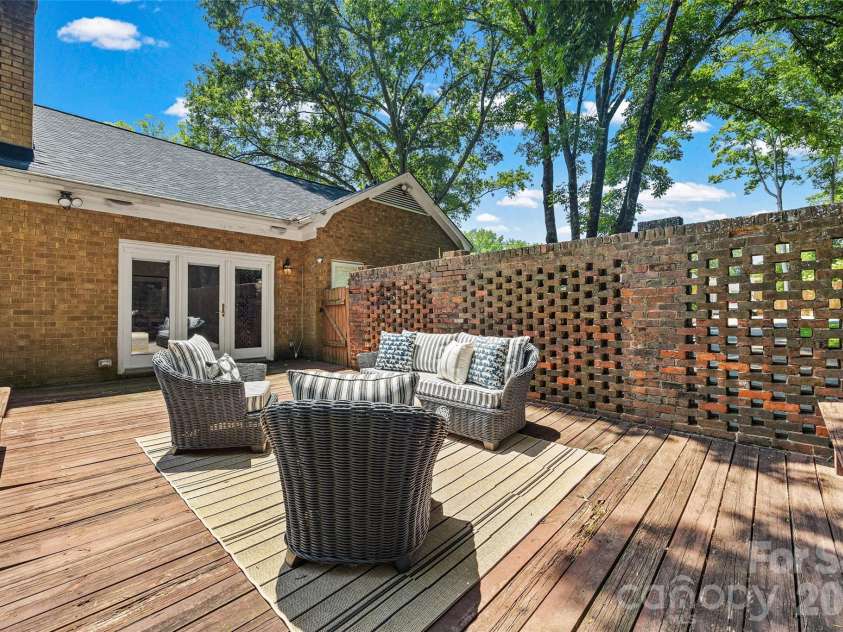 3826 Severn Avenue, Charlotte, NC 28210.  MLS# CAR4399028, YatesRealty ID 38884. 
