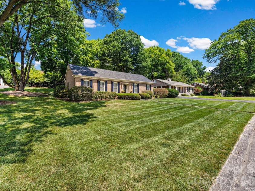 3826 Severn Avenue, Charlotte, NC 28210.  MLS# CAR4399028, YatesRealty ID 38884. 