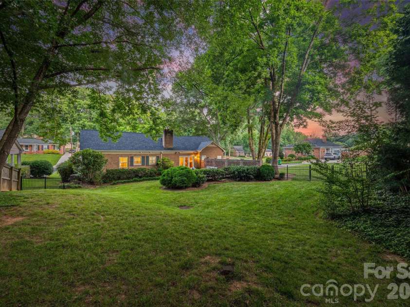 3826 Severn Avenue, Charlotte, NC 28210.  MLS# CAR4399028, YatesRealty ID 38884. 