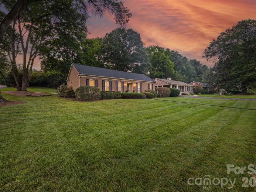 3826 Severn Avenue, Charlotte, NC 28210.  MLS# CAR4399028, YatesRealty ID 38884. 