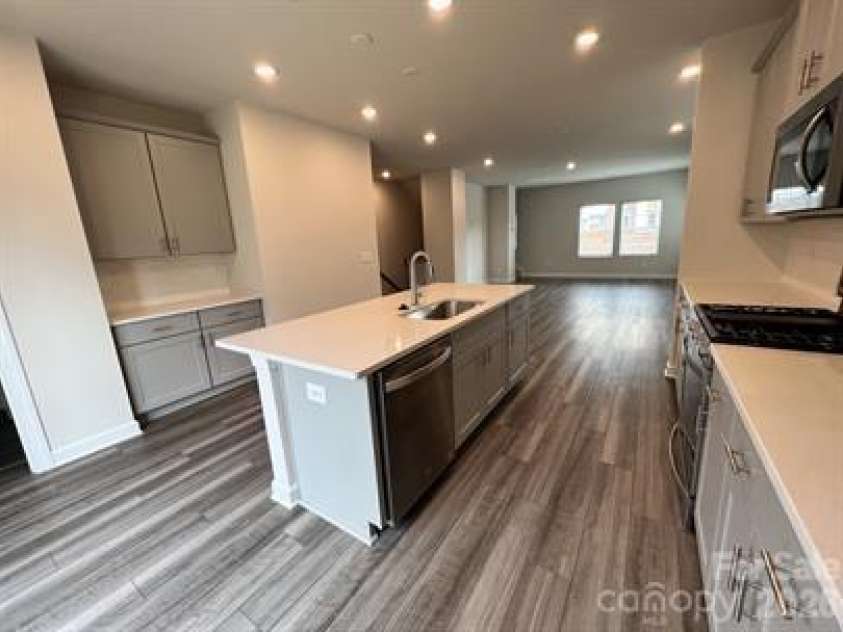 3754 Memorial Parkway, Charlotte, NC 28217.  MLS# CAR4361248, YatesRealty ID 38885. 
