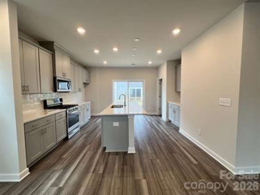 3754 Memorial Parkway, Charlotte, NC 28217.  MLS# CAR4361248, YatesRealty ID 38885. 