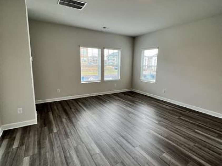 3754 Memorial Parkway, Charlotte, NC 28217.  MLS# CAR4361248, YatesRealty ID 38885. 