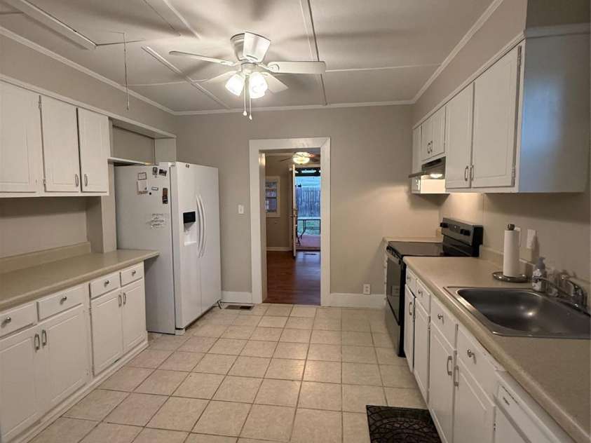 4220 Harvard Avenue, Greensboro, NC 27407.  MLS# CAR4405313, YatesRealty ID 38886. Kitchen
