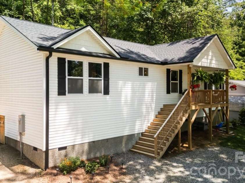 98 Dryid Hill Road, Swannanoa, NC 28778.  MLS# CAR4400230, YatesRealty ID 38887. 
