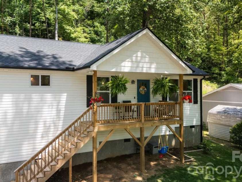 98 Dryid Hill Road, Swannanoa, NC 28778.  MLS# CAR4400230, YatesRealty ID 38887. 