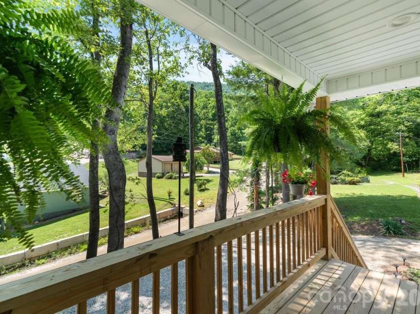 98 Dryid Hill Road, Swannanoa, NC 28778.  MLS# CAR4400230, YatesRealty ID 38887. 