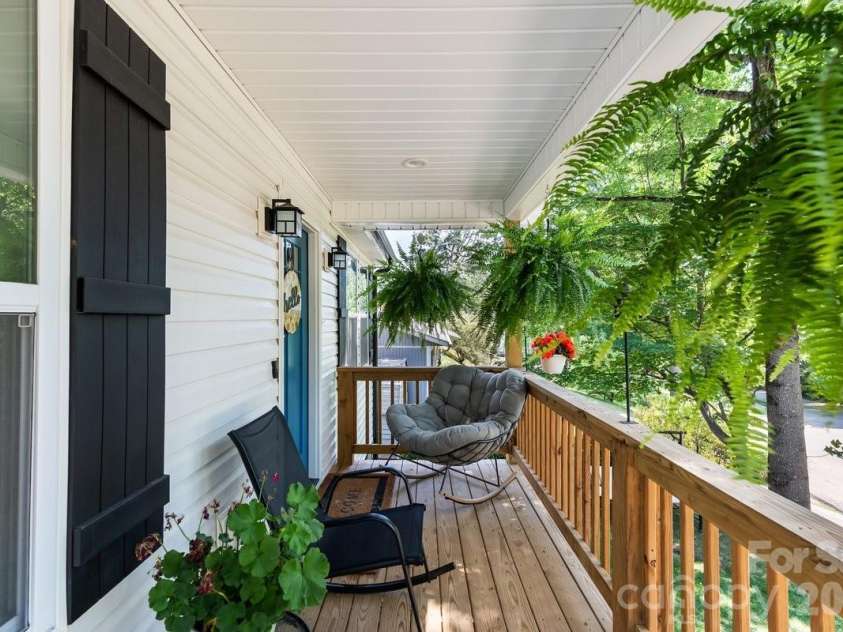 98 Dryid Hill Road, Swannanoa, NC 28778.  MLS# CAR4400230, YatesRealty ID 38887. 