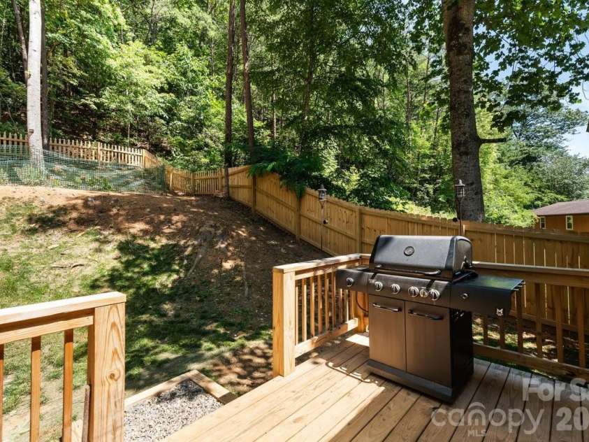 98 Dryid Hill Road, Swannanoa, NC 28778.  MLS# CAR4400230, YatesRealty ID 38887. 