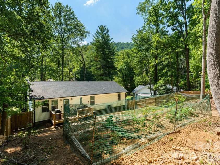 98 Dryid Hill Road, Swannanoa, NC 28778.  MLS# CAR4400230, YatesRealty ID 38887. 