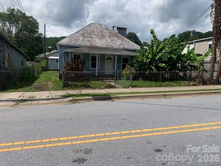 28 CHESTNUT Street, Rosman, NC 28712.  MLS# CAR4406002, YatesRealty ID 38891. 